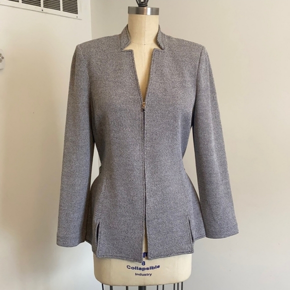 St. John Collection Sport Jersey Chain Belt Zip Jacket - Picture 2 of 10